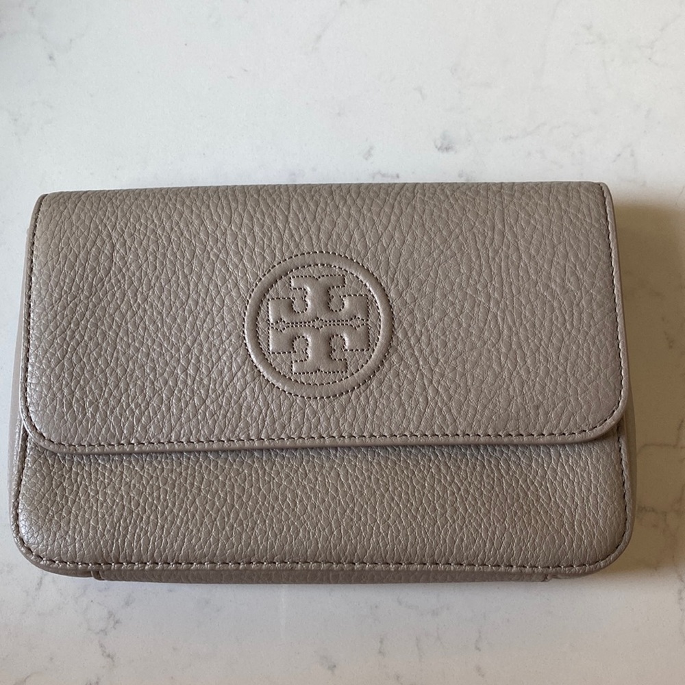 Tory Burch gray handbag with gold chain strap